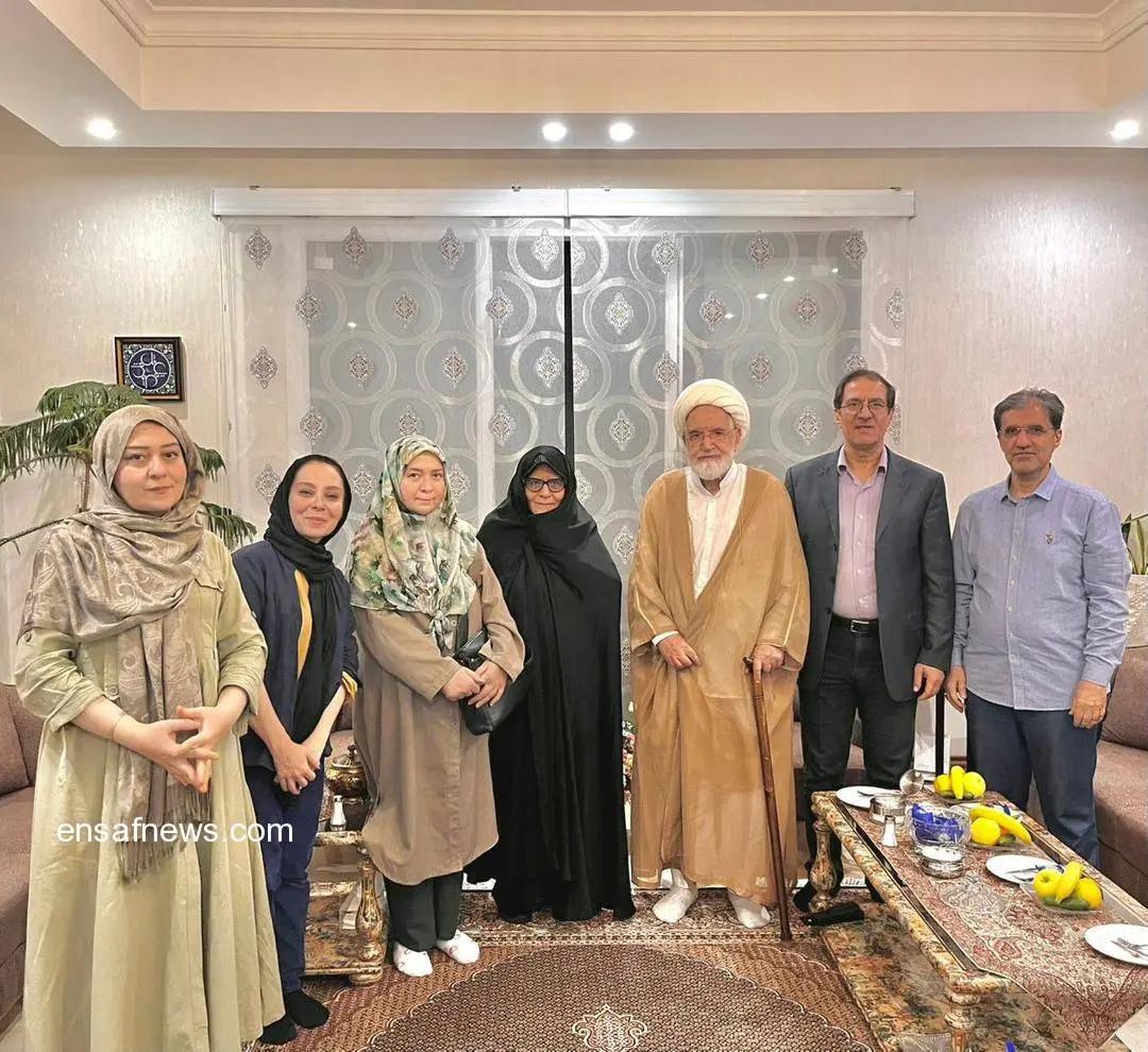 دیدار فرزندان میرحسین موسوی با مهدی کروبی دیدار صمیمی فرزندان میرحسین موسوی با مهدی کروبی + عکس