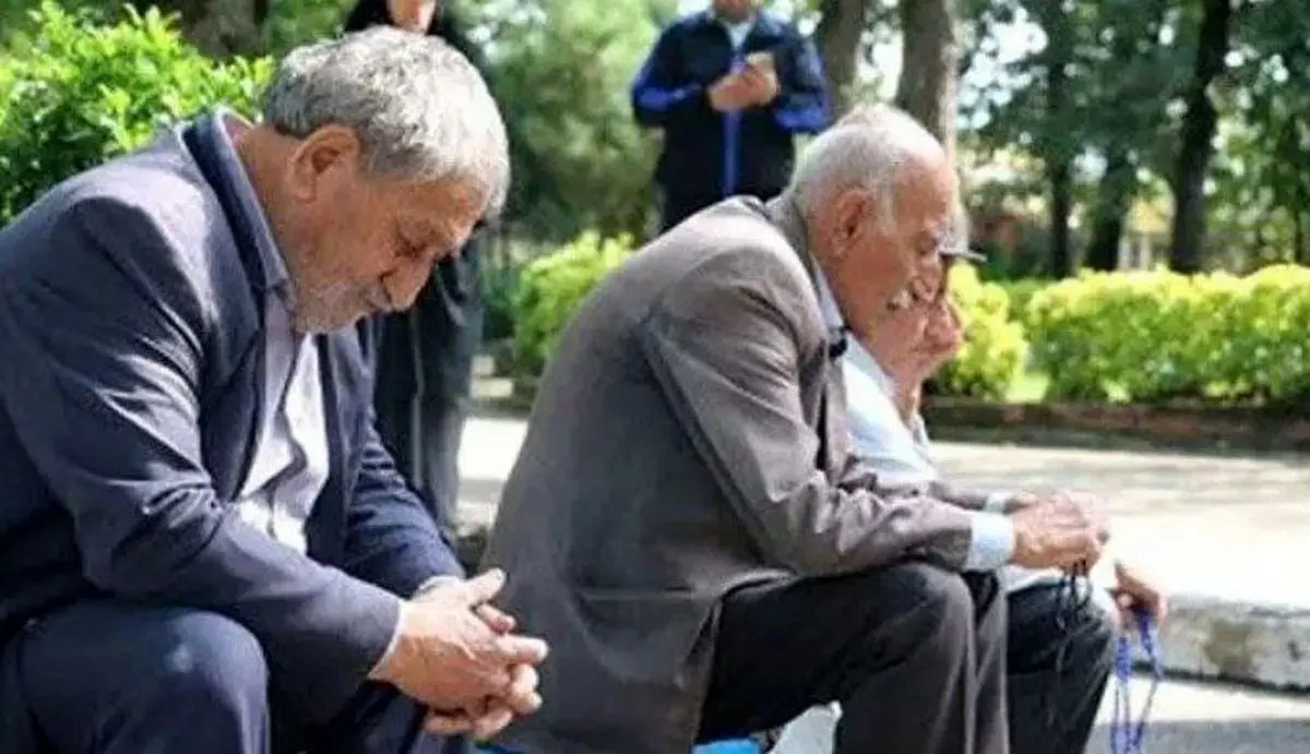 این بازنشستگان دو حقوق دریافت میکنند