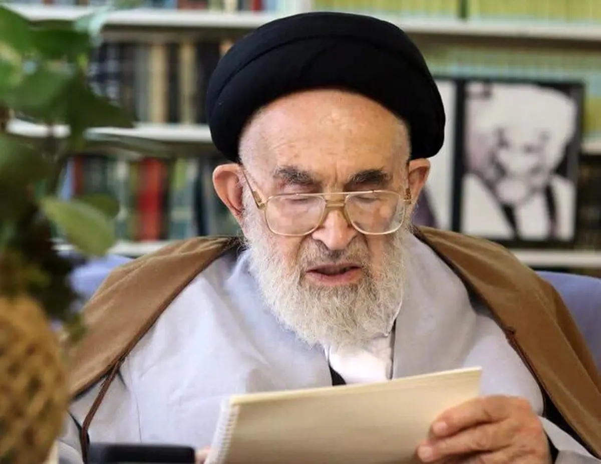 آیتالله دستغیب شیرازی: مومنین به عزاداری خود تا یک هفته ادامه دهند
