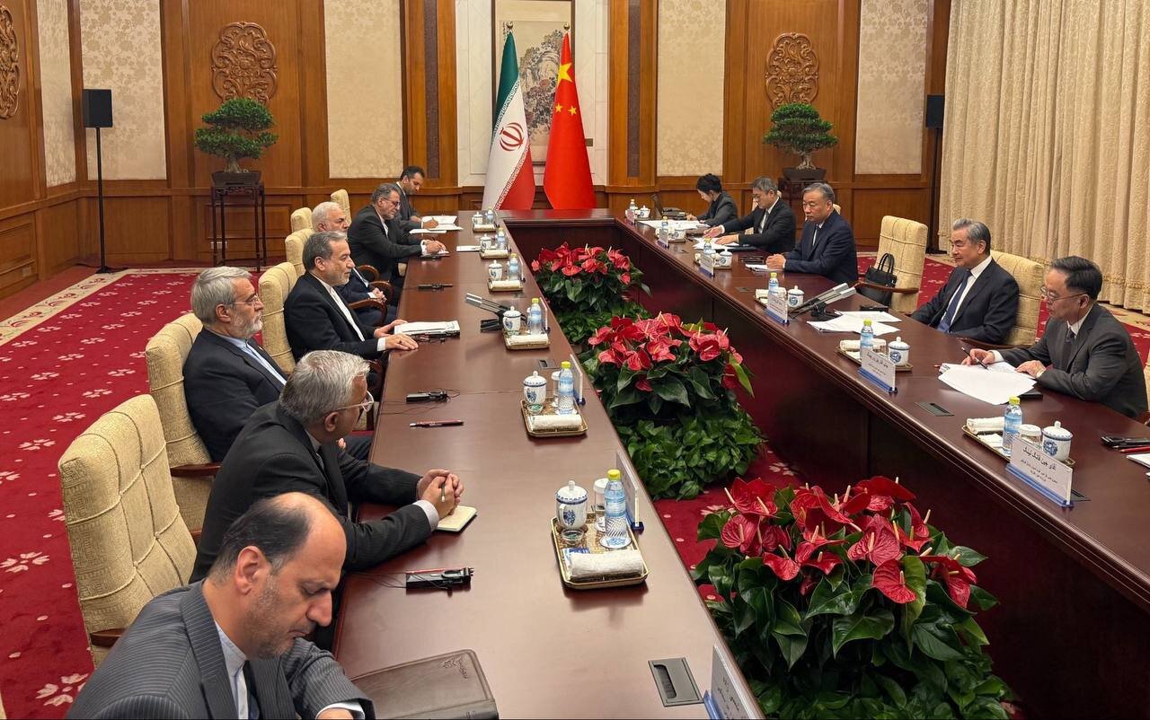 عراقچی با وانگ دیدار کرد/ عکس